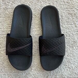 NIKE *Gently Worn* Men's Benassi Solarsoft Slide 2 Black Anthracite - Size 11